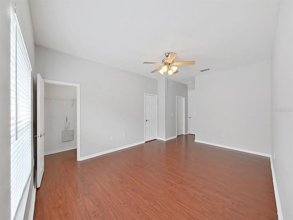 For Rent: $2,295 (4 beds, 2 baths, 1917 Square Feet)