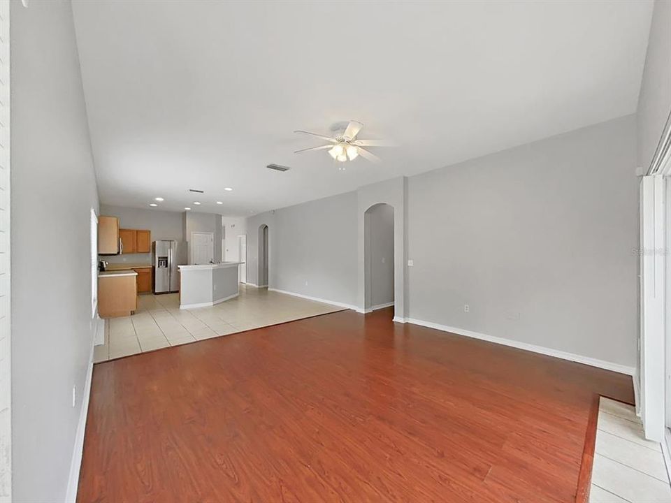 For Rent: $2,295 (4 beds, 2 baths, 1917 Square Feet)