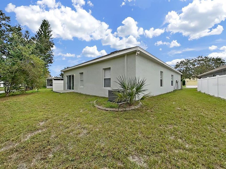 For Rent: $2,295 (4 beds, 2 baths, 1917 Square Feet)