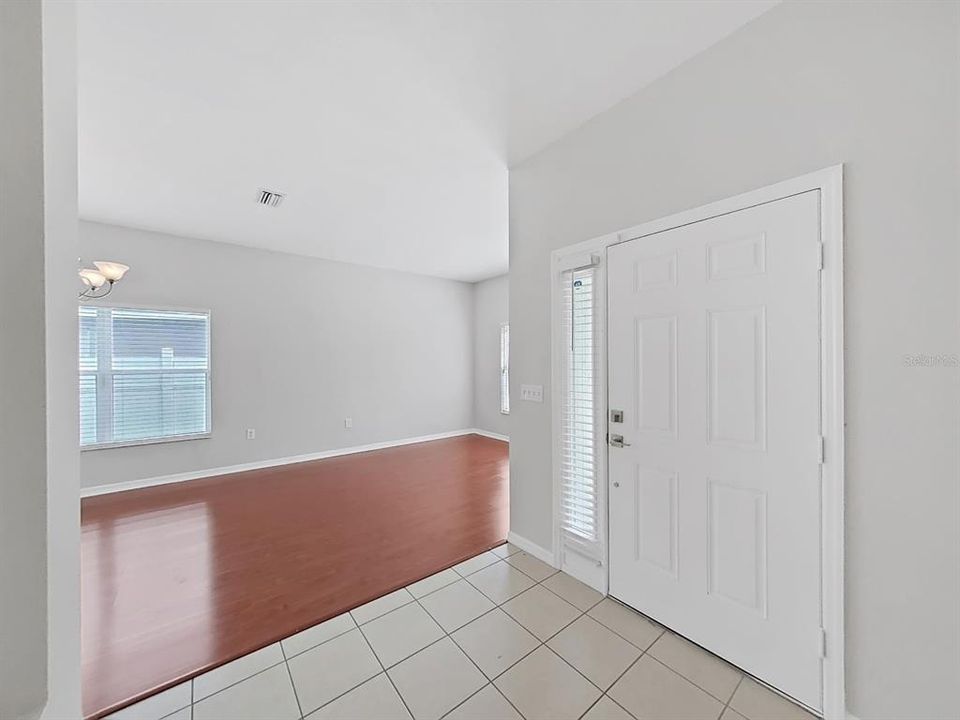 For Rent: $2,295 (4 beds, 2 baths, 1917 Square Feet)