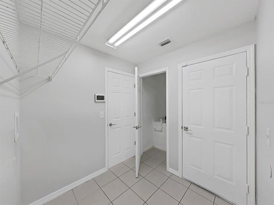 For Rent: $2,295 (4 beds, 2 baths, 1917 Square Feet)