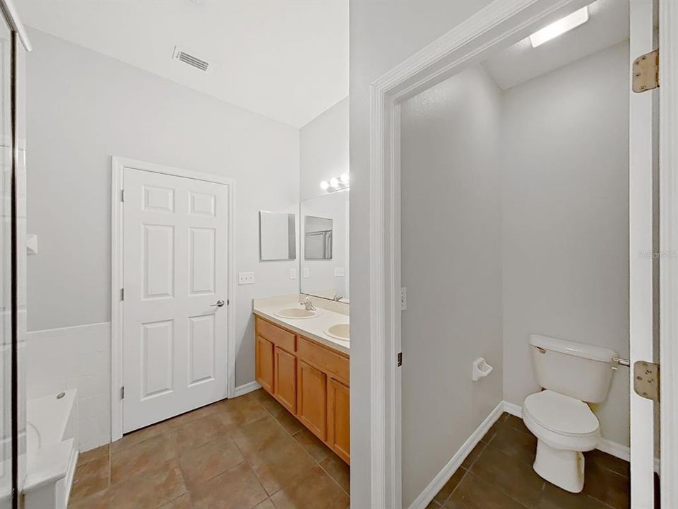 For Rent: $2,295 (4 beds, 2 baths, 1917 Square Feet)