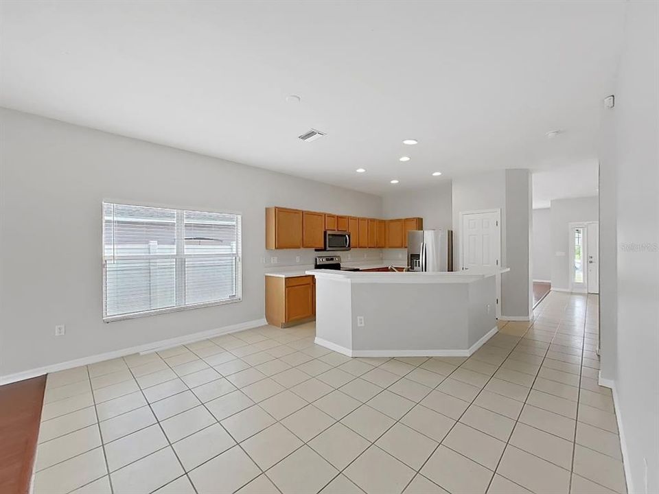For Rent: $2,295 (4 beds, 2 baths, 1917 Square Feet)
