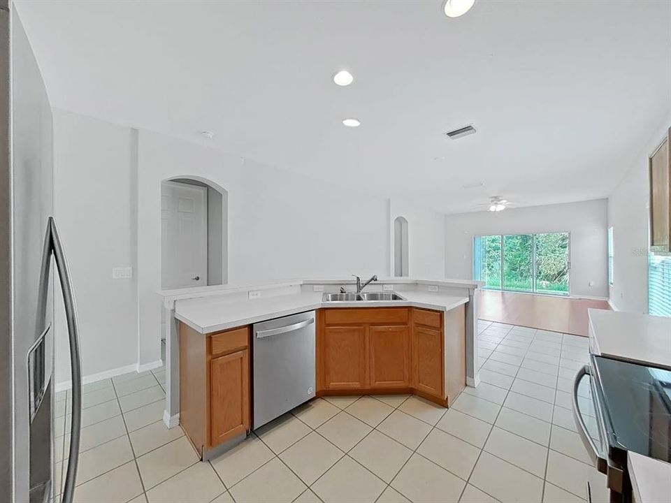 For Rent: $2,295 (4 beds, 2 baths, 1917 Square Feet)