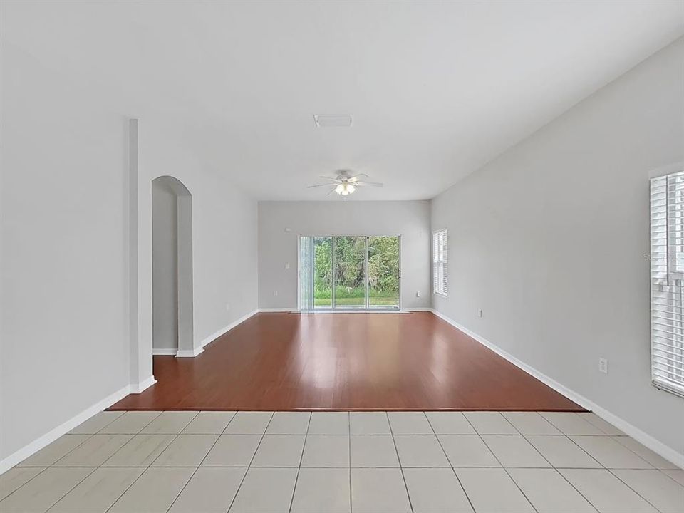 For Rent: $2,295 (4 beds, 2 baths, 1917 Square Feet)