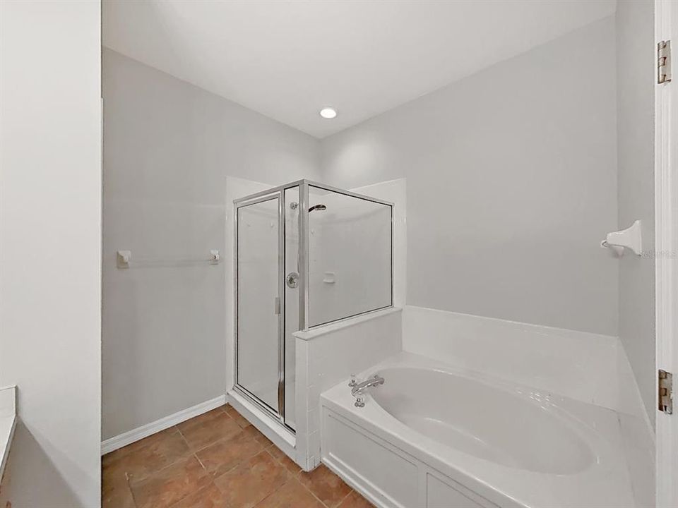 For Rent: $2,295 (4 beds, 2 baths, 1917 Square Feet)
