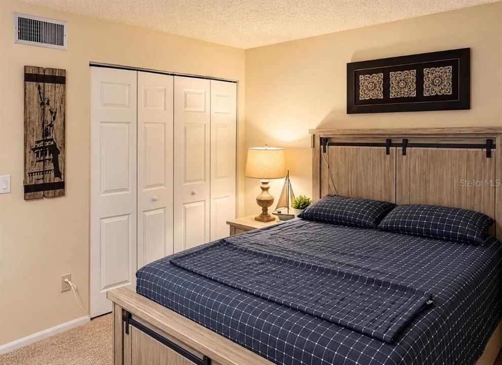 For Sale: $169,900 (2 beds, 2 baths, 940 Square Feet)