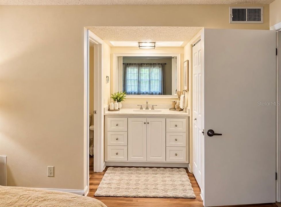 For Sale: $169,900 (2 beds, 2 baths, 940 Square Feet)