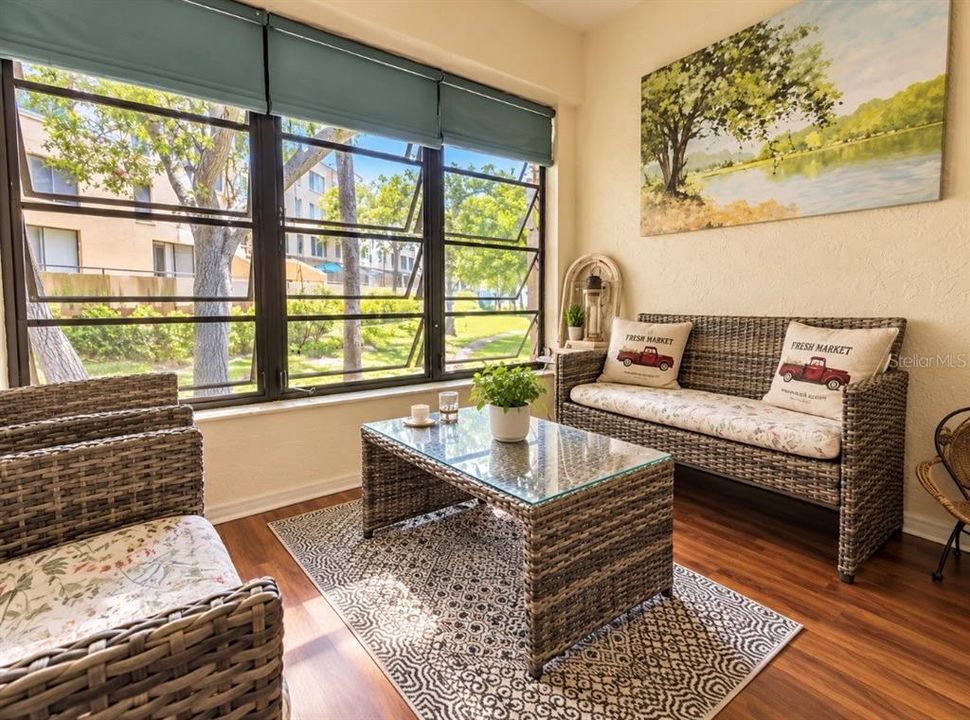 For Sale: $169,900 (2 beds, 2 baths, 940 Square Feet)