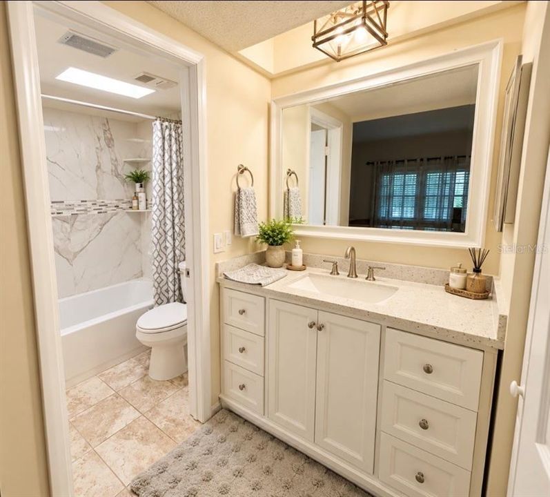 For Sale: $169,900 (2 beds, 2 baths, 940 Square Feet)