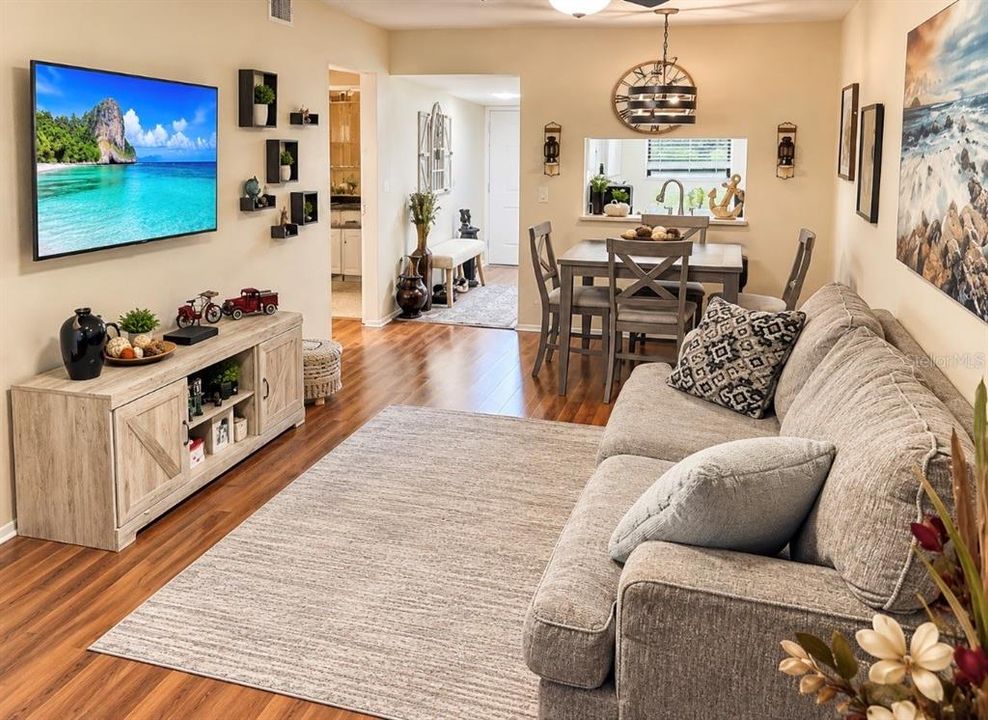 For Sale: $169,900 (2 beds, 2 baths, 940 Square Feet)