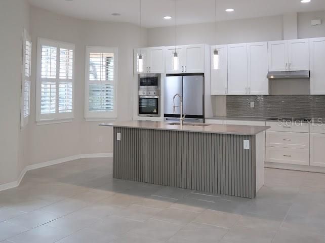 For Sale: $849,000 (5 beds, 3 baths, 2870 Square Feet)