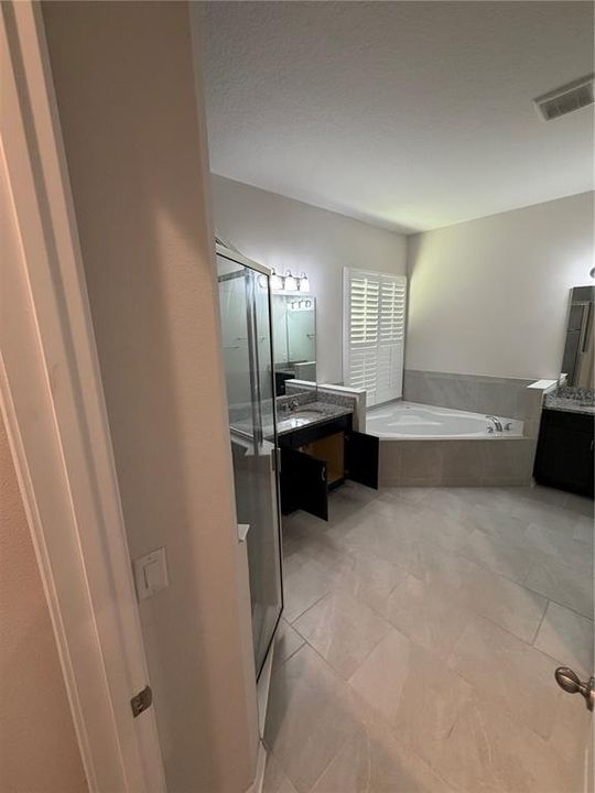 For Sale: $849,000 (5 beds, 3 baths, 2870 Square Feet)