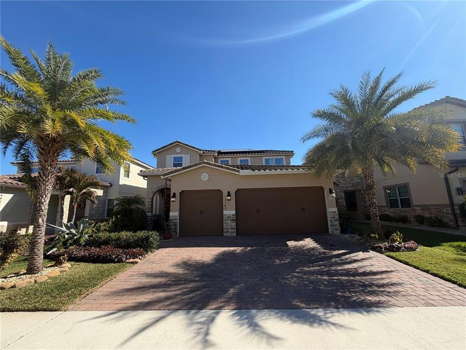 For Sale: $849,000 (5 beds, 3 baths, 2870 Square Feet)