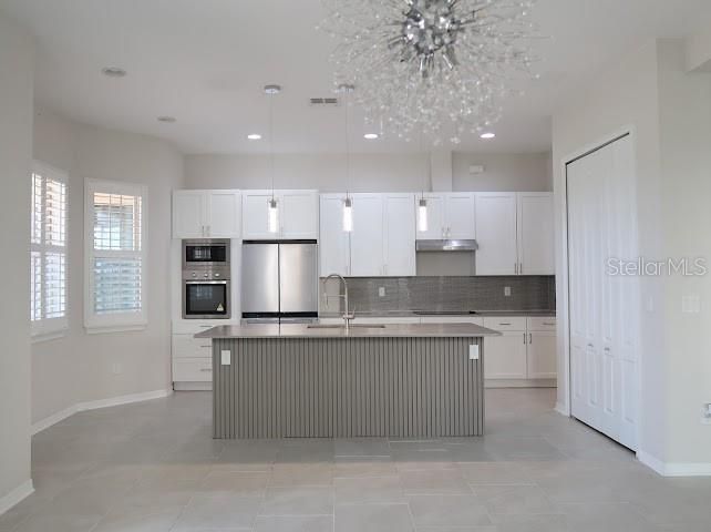 For Sale: $849,000 (5 beds, 3 baths, 2870 Square Feet)