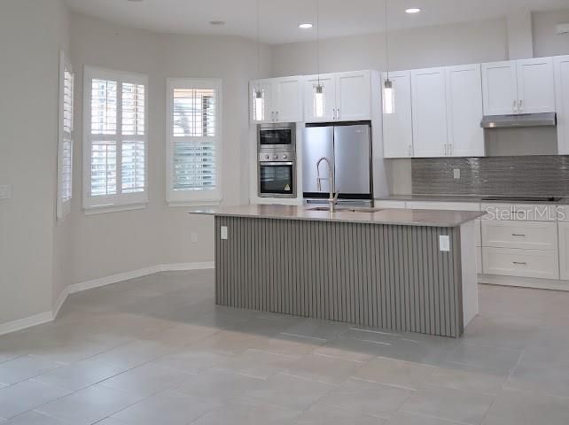 For Sale: $849,000 (5 beds, 3 baths, 2870 Square Feet)