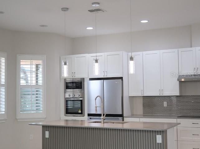 For Sale: $849,000 (5 beds, 3 baths, 2870 Square Feet)