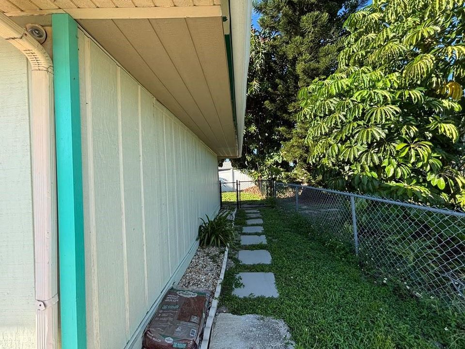 For Sale: $215,000 (3 beds, 2 baths, 1421 Square Feet)