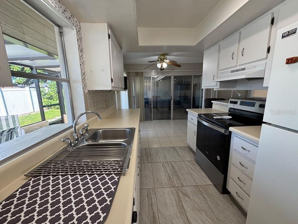 For Sale: $215,000 (3 beds, 2 baths, 1421 Square Feet)
