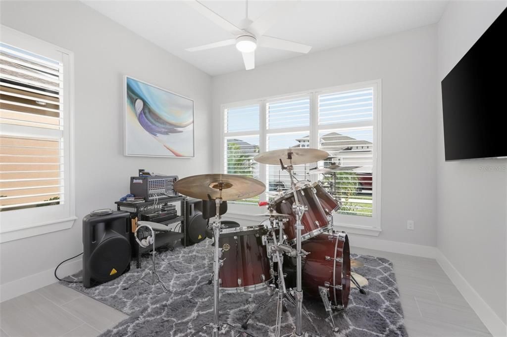 For Sale: $899,000 (4 beds, 3 baths, 2570 Square Feet)