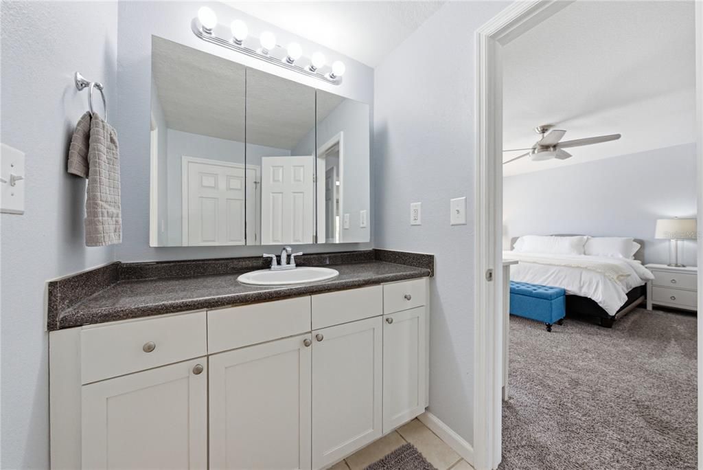 В аренду: $2,500 (1 спален, 1 ванн, 823 Квадратных фут)