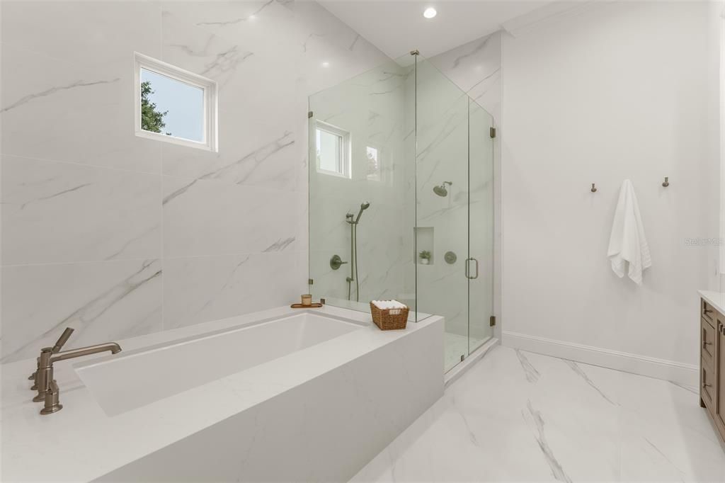 En Venta: $4,850,000 (5 camas, 5 baños, 6206 Pies cuadrados)