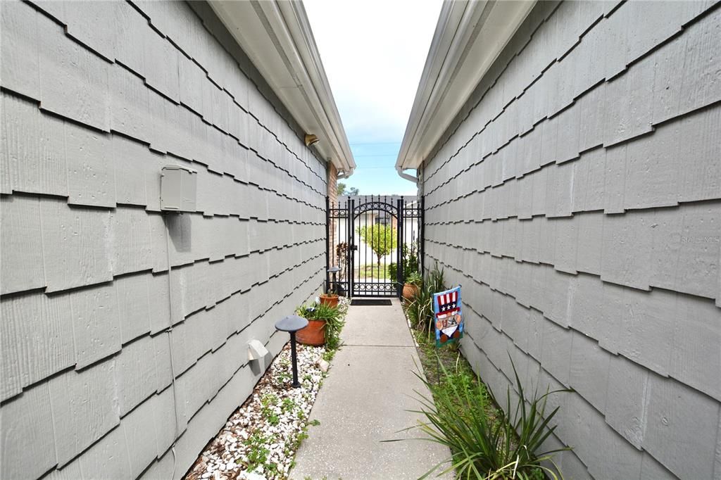 For Sale: $294,900 (2 beds, 2 baths, 1161 Square Feet)