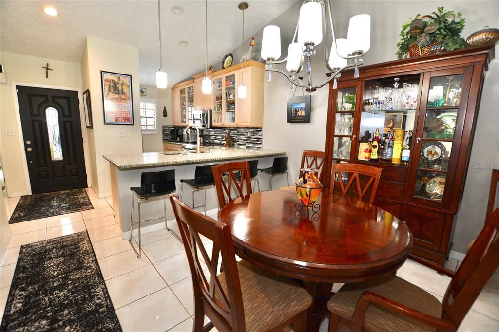 For Sale: $294,900 (2 beds, 2 baths, 1161 Square Feet)