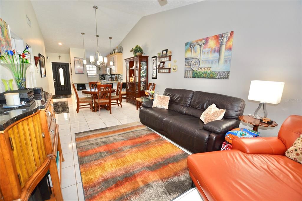 For Sale: $294,900 (2 beds, 2 baths, 1161 Square Feet)