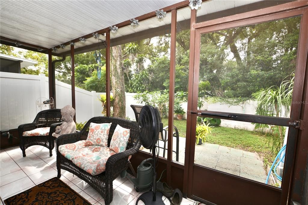For Sale: $294,900 (2 beds, 2 baths, 1161 Square Feet)