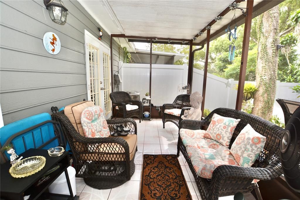For Sale: $294,900 (2 beds, 2 baths, 1161 Square Feet)