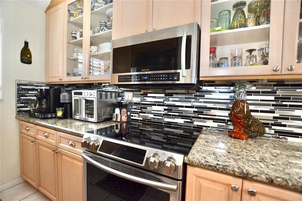 For Sale: $294,900 (2 beds, 2 baths, 1161 Square Feet)