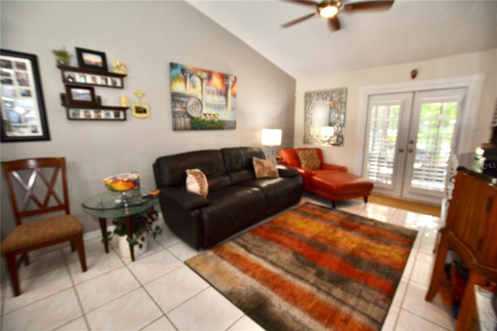 For Sale: $294,900 (2 beds, 2 baths, 1161 Square Feet)