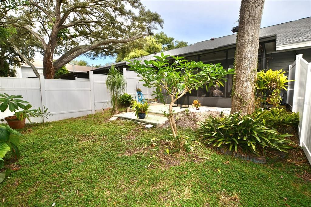 For Sale: $294,900 (2 beds, 2 baths, 1161 Square Feet)