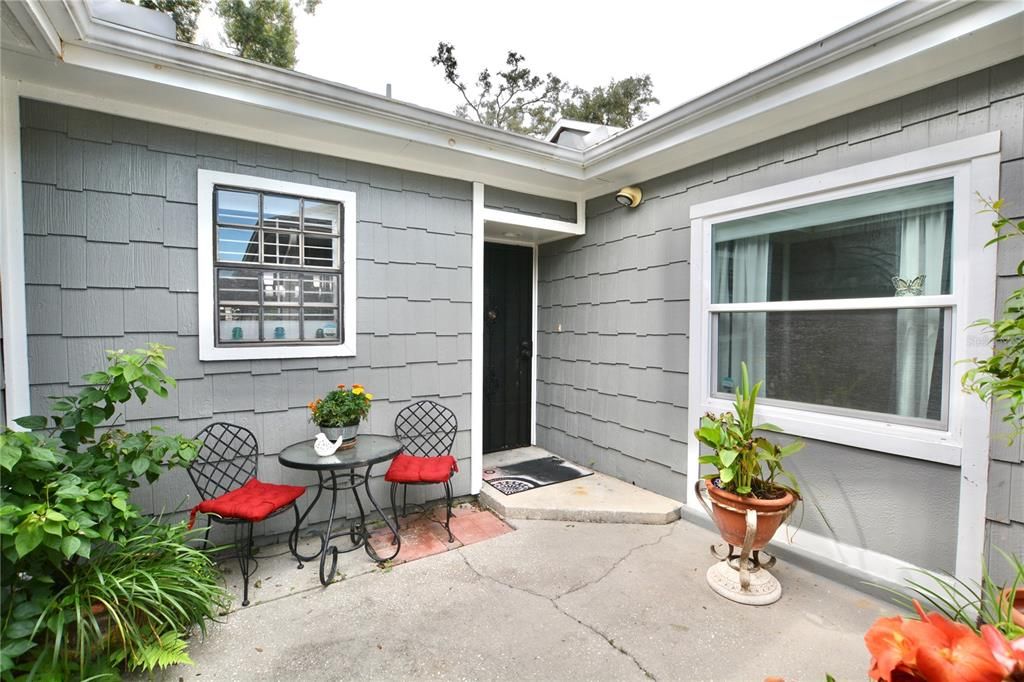 For Sale: $294,900 (2 beds, 2 baths, 1161 Square Feet)