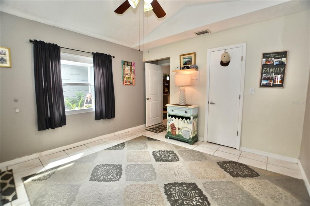 For Sale: $294,900 (2 beds, 2 baths, 1161 Square Feet)