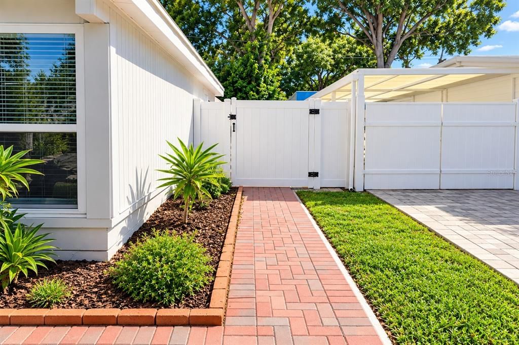 For Sale: $349,000 (3 beds, 1 baths, 1092 Square Feet)