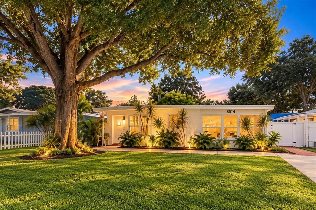 For Sale: $349,000 (3 beds, 1 baths, 1092 Square Feet)