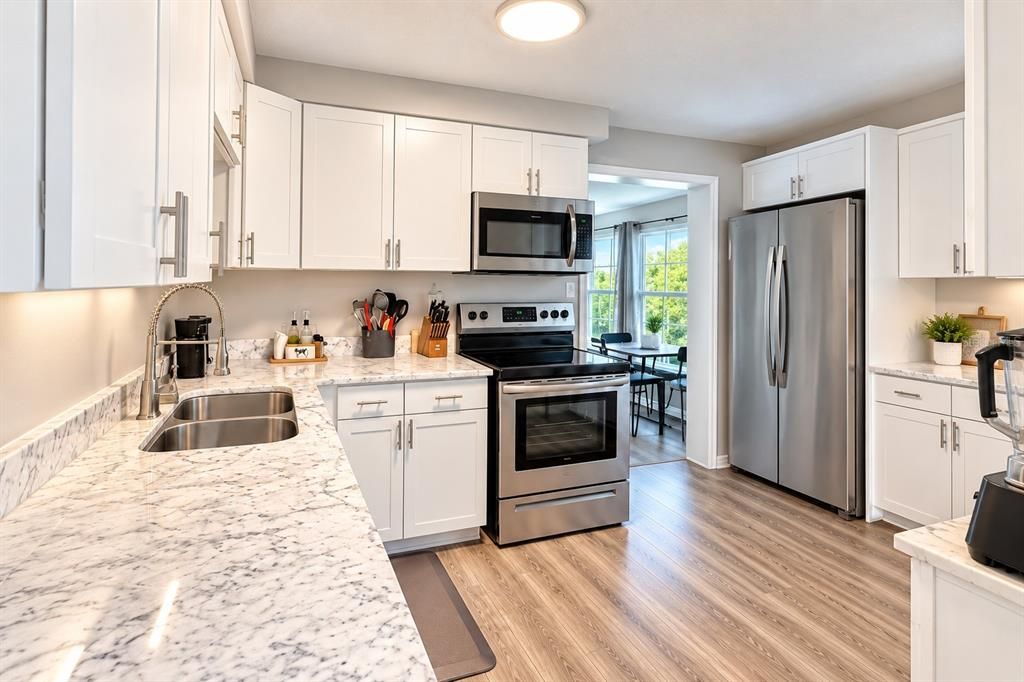 For Sale: $349,000 (3 beds, 1 baths, 1092 Square Feet)