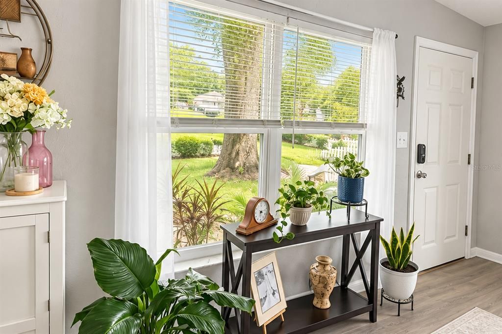 For Sale: $349,000 (3 beds, 1 baths, 1092 Square Feet)