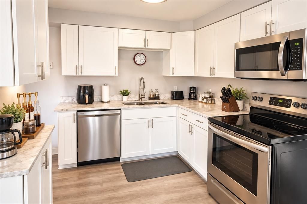 For Sale: $349,000 (3 beds, 1 baths, 1092 Square Feet)
