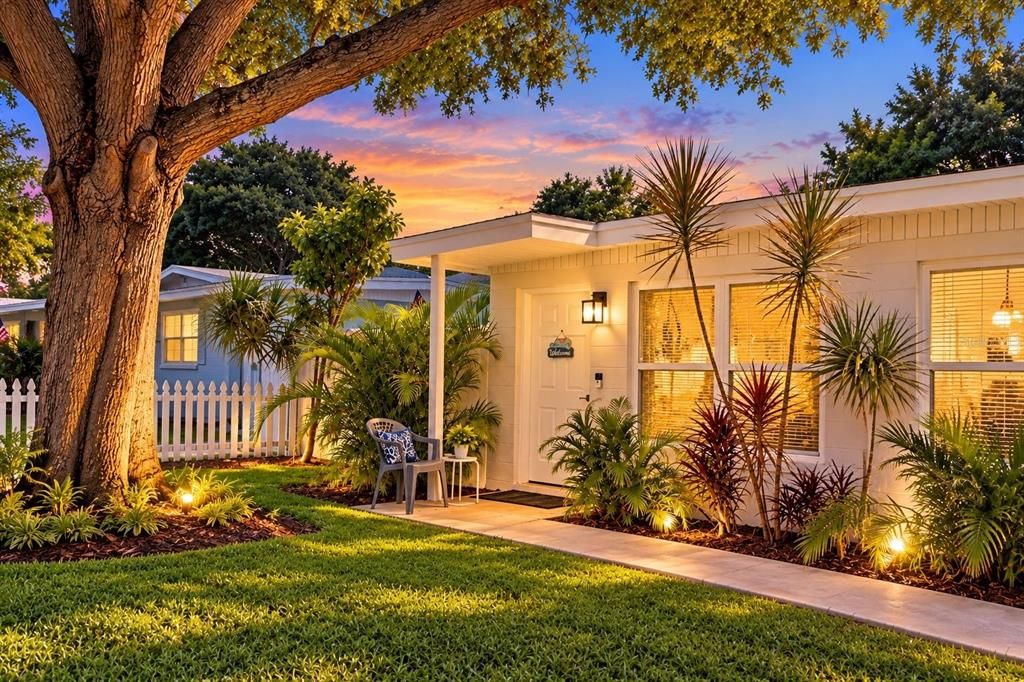 For Sale: $349,000 (3 beds, 1 baths, 1092 Square Feet)