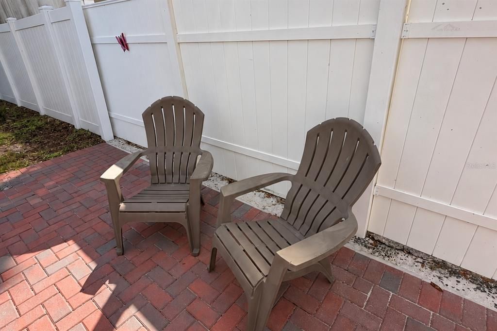 For Sale: $349,000 (3 beds, 1 baths, 1092 Square Feet)