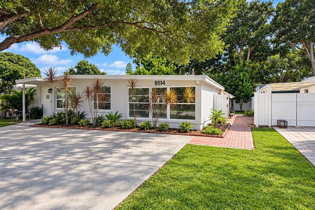 For Sale: $349,000 (3 beds, 1 baths, 1092 Square Feet)
