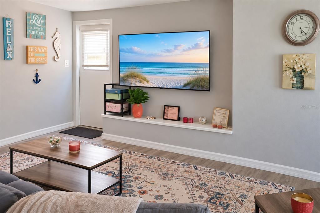 For Sale: $349,000 (3 beds, 1 baths, 1092 Square Feet)