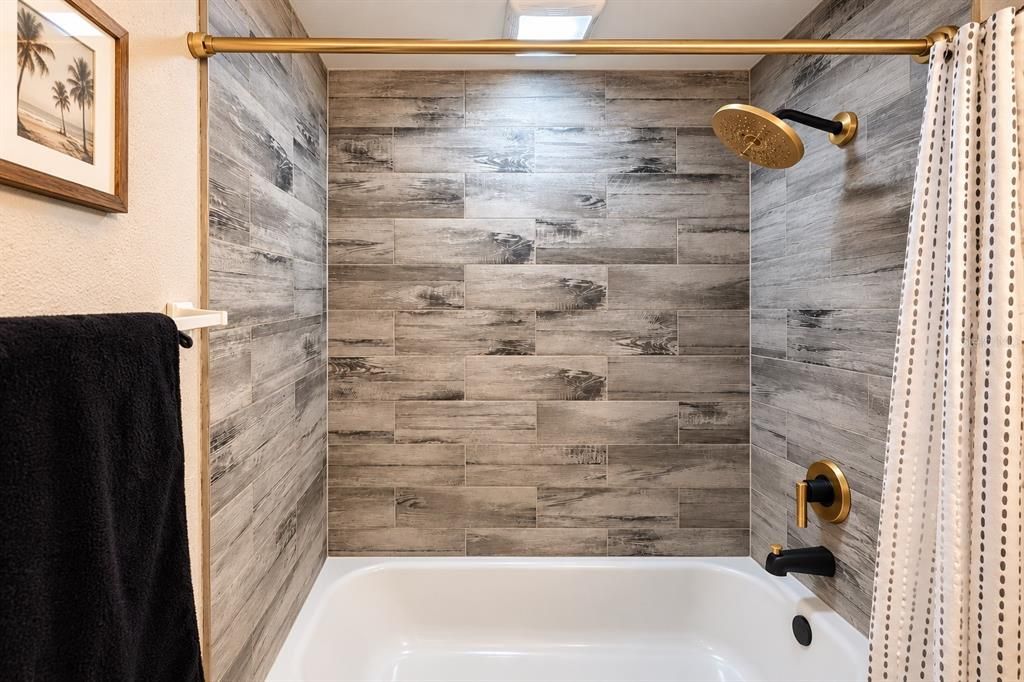 For Sale: $349,000 (3 beds, 1 baths, 1092 Square Feet)