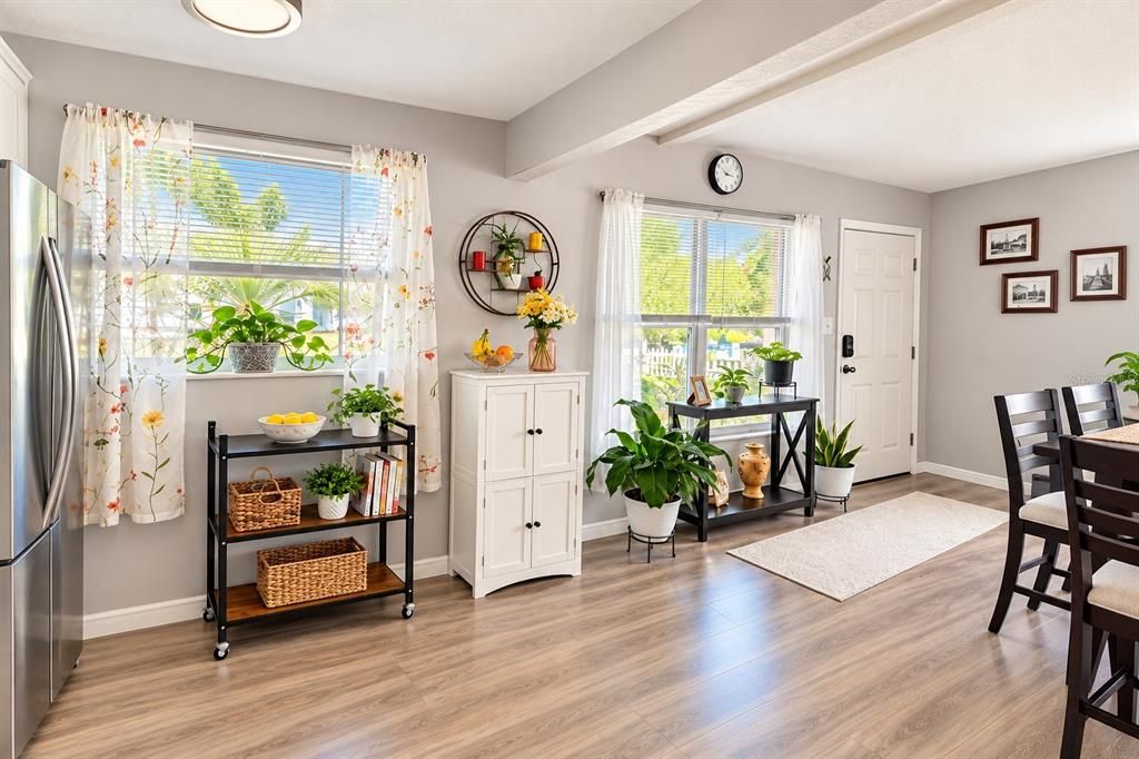 For Sale: $349,000 (3 beds, 1 baths, 1092 Square Feet)