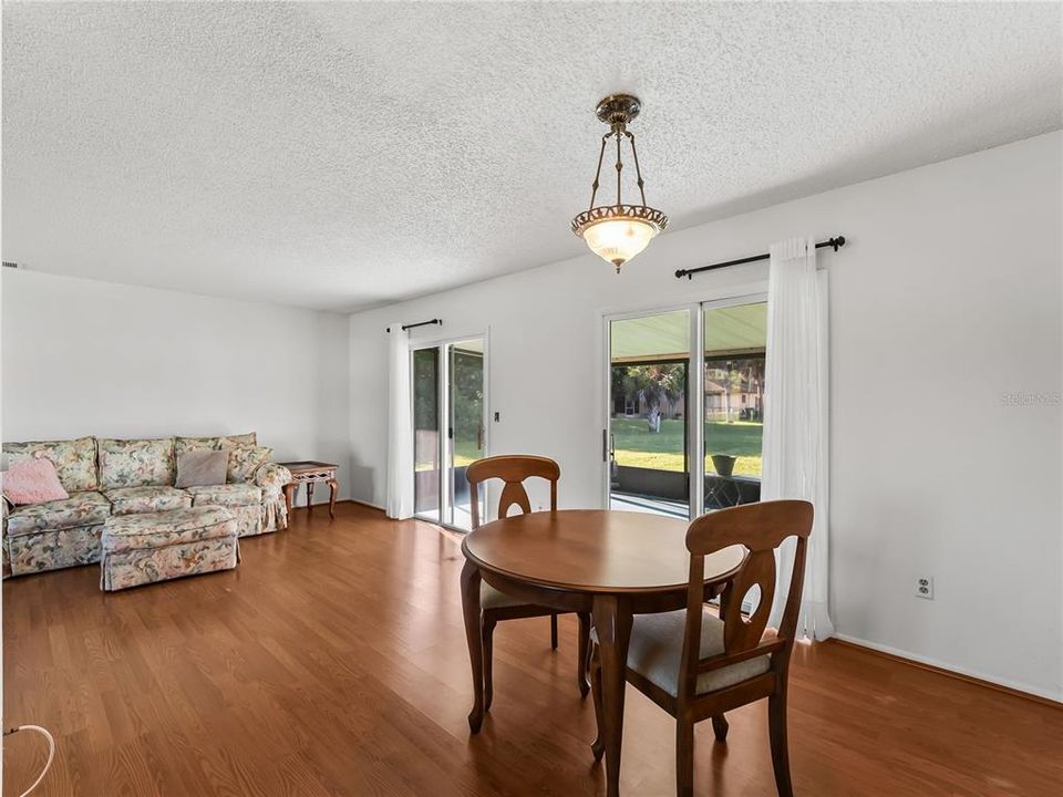En Venta: $194,500 (3 camas, 2 baños, 904 Pies cuadrados)