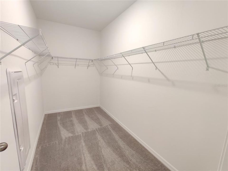 For Sale: $299,900 (3 beds, 2 baths, 1807 Square Feet)