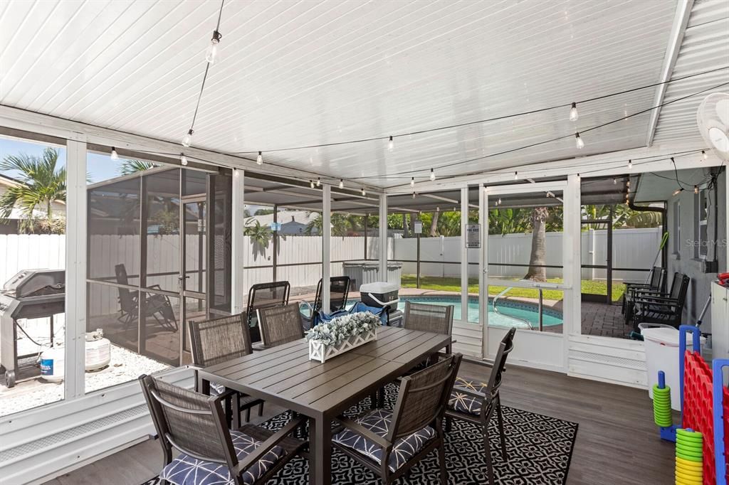 En Venta: $584,900 (4 camas, 2 baños, 1430 Pies cuadrados)